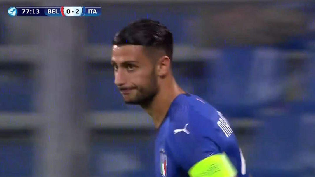 记者：阿尔瓦雷斯被换下是因为近日感染病毒，肠胃出现问题.