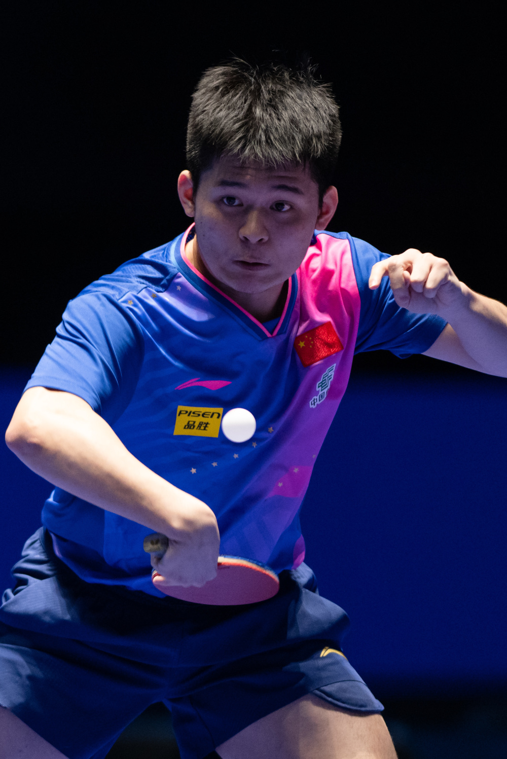 而更令人惊 而更令人惊